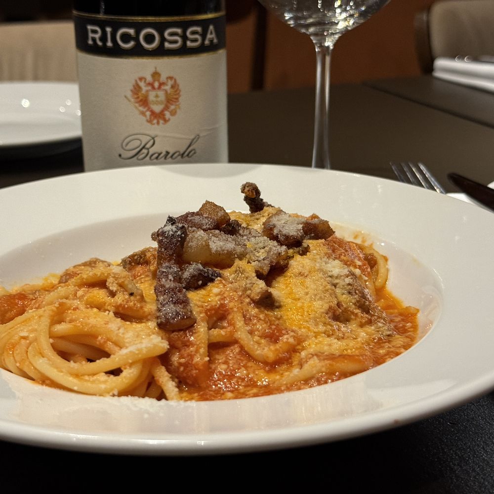 Bucatini all'Amatriciana at Arianna Trattoria Romana