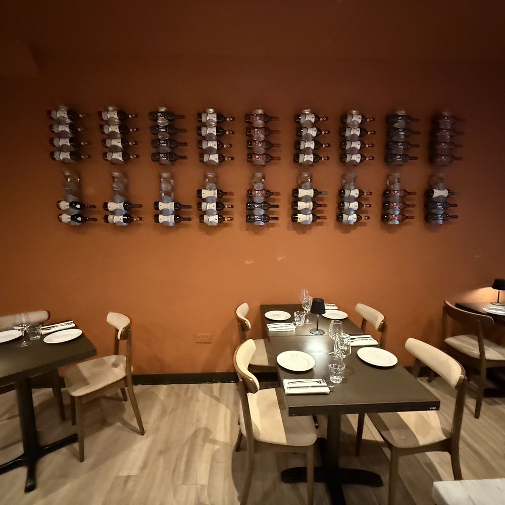 Interior of Arianna Trattoria Romana, Fulham Road, London