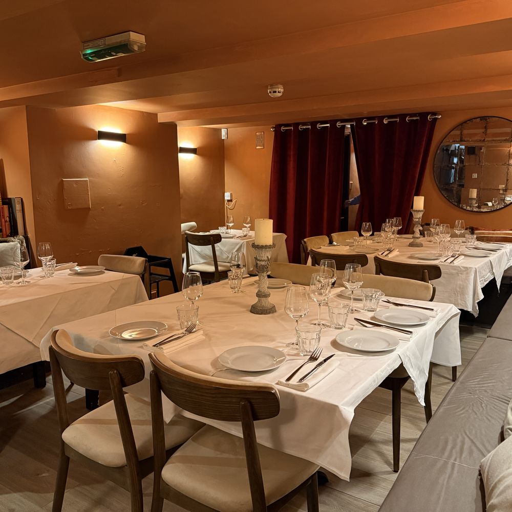 A set table at Arianna Trattoria Romana, Fulham